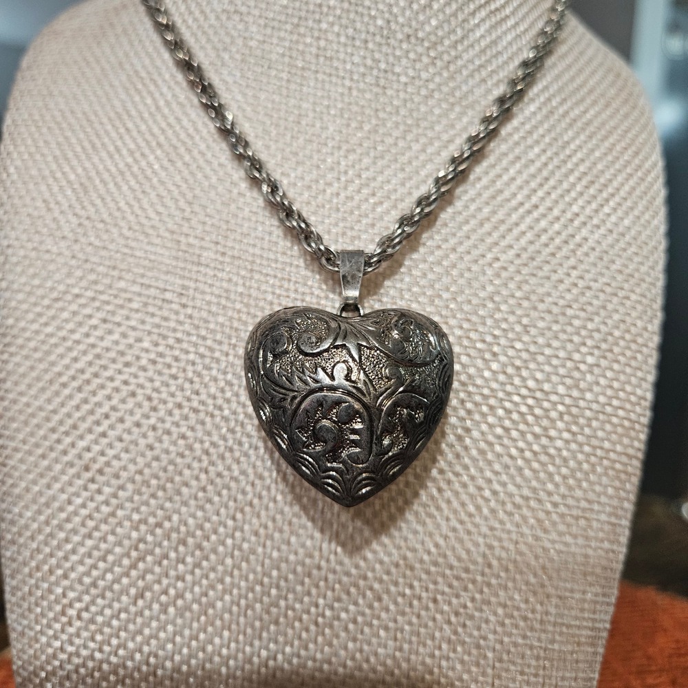 Etcetera Heart Necklace 28"